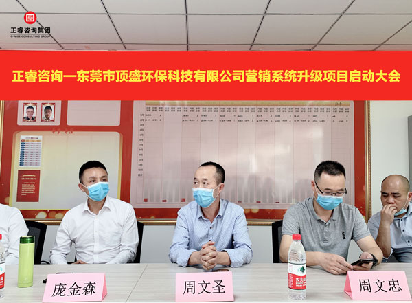 總經(jīng)理周文圣（左）、副總經(jīng)理周文忠（右）