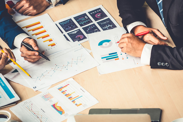 幫助企業(yè)應(yīng)對變革挑戰(zhàn)，實現(xiàn)組織轉(zhuǎn)型與優(yōu)化