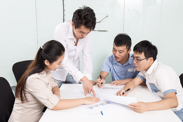 設(shè)計合理激勵機制，激發(fā)員工工作積極性和創(chuàng)新精神