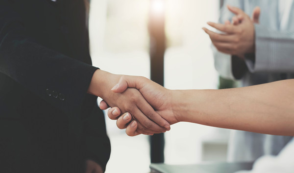 集團如何建立和維護與戰(zhàn)略合作伙伴的關(guān)系？