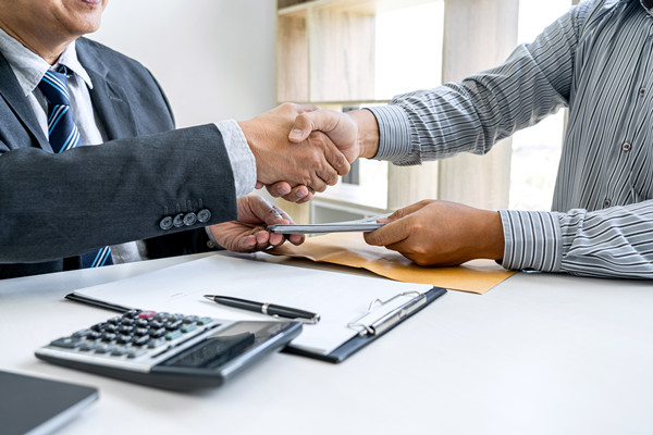 員工薪酬的確定與評(píng)估：公平、激勵(lì)與績(jī)效的結(jié)合