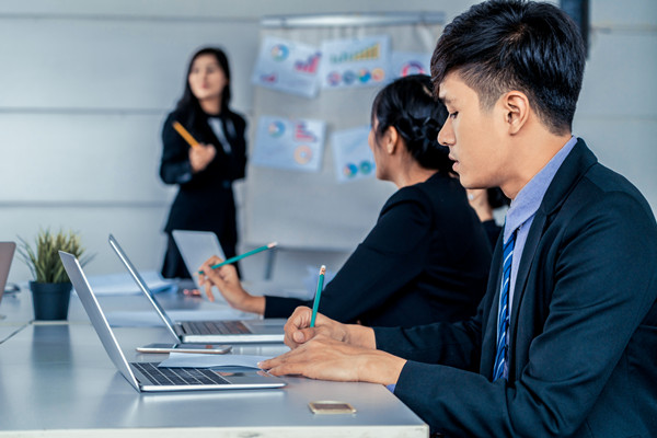 集團(tuán)管控：從分散到集中，打造高效協(xié)同的管控模式