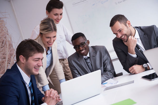 多元化團(tuán)隊(duì)的績(jī)效管理：適應(yīng)多元化環(huán)境，促進(jìn)團(tuán)隊(duì)和諧