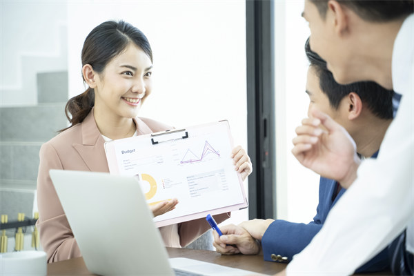 績效評估與反饋：客觀評估，持續(xù)改進