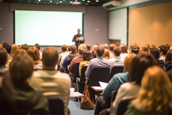 深化員工培訓(xùn)與發(fā)展，提升員工綜合素質(zhì)與職業(yè)能力