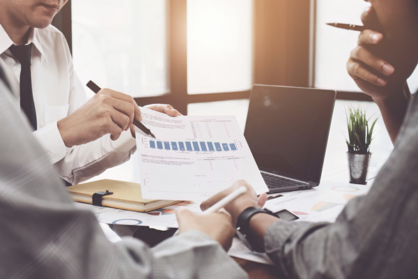 強(qiáng)化風(fēng)險(xiǎn)管理，確保經(jīng)營計(jì)劃穩(wěn)健實(shí)施，保障企業(yè)安全