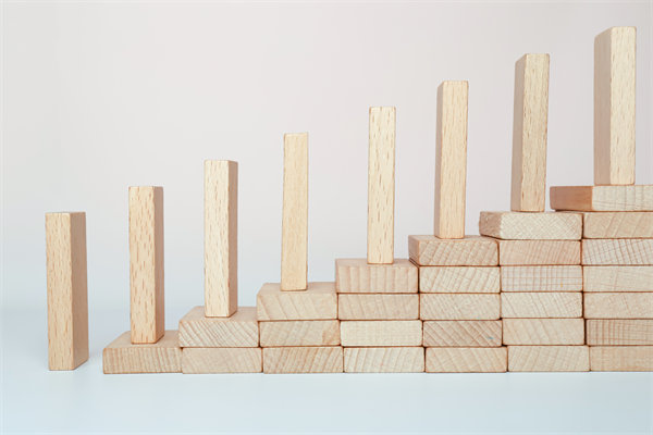 精心制定經(jīng)營策略，確保企業(yè)穩(wěn)健發(fā)展，實(shí)現(xiàn)長期盈利