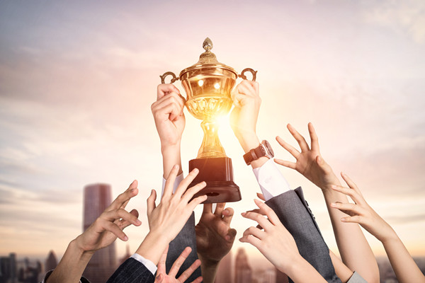 結(jié)合企業(yè)薪酬實踐談?wù)勅绾翁嵘髽I(yè)的薪酬競爭力？