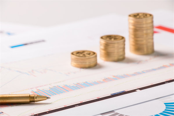 結(jié)合實(shí)際，談?wù)勂髽I(yè)在戰(zhàn)略薪酬設(shè)計(jì)時(shí)要注意哪些問(wèn)題？