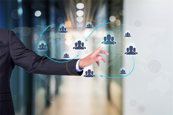 企業(yè)的戰(zhàn)略是精心設(shè)計(jì)的，還是臨機(jī)應(yīng)變的？