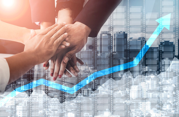 績效管理中，如何有效溝通反饋以促進(jìn)員工成長？