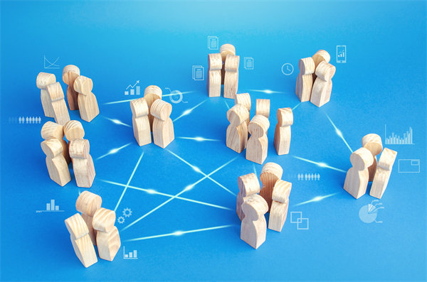 全球化運(yùn)營(yíng)中，集團(tuán)管控面臨哪些新挑戰(zhàn)及應(yīng)對(duì)策略？