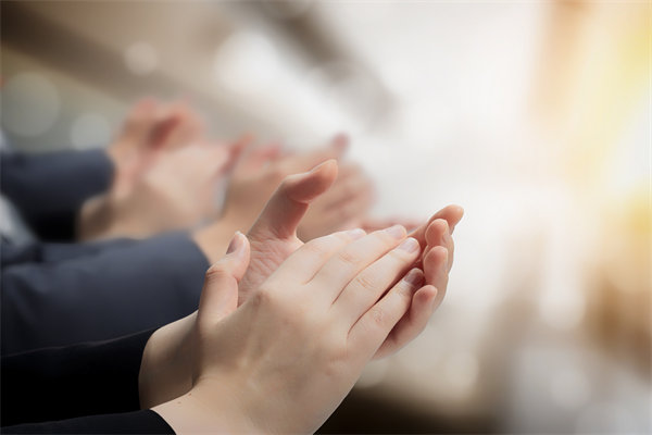 集團(tuán)人才戰(zhàn)略：如何促進(jìn)內(nèi)部流動(dòng)與外部吸引？