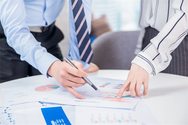 績(jī)效反饋如何有效溝通，避免誤解并激發(fā)員工潛能？