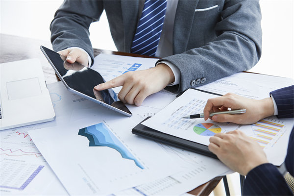 薪酬管理如何平衡內(nèi)部公平與外部市場競爭力？