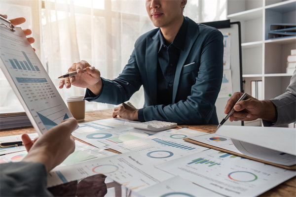 如何利用數(shù)據(jù)分析優(yōu)化年度經(jīng)營決策，實(shí)現(xiàn)精準(zhǔn)管理？