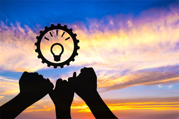 在全球化下，跨國企業(yè)如何規(guī)劃組織結(jié)構(gòu)與運(yùn)營模式？