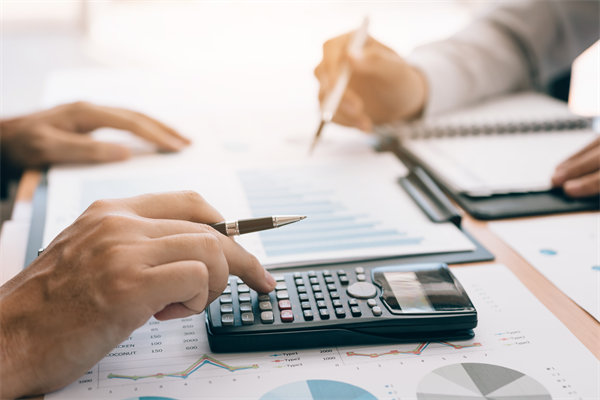 國際化企業(yè)如何跨地域制定公平合理的薪酬標(biāo)準(zhǔn)？