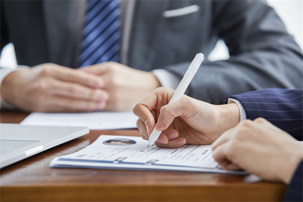 招聘新趨勢：企業(yè)如何精準定位并吸引頂尖人才？