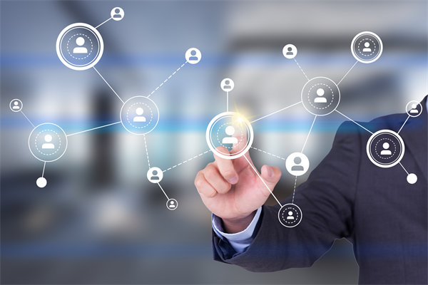 年度經(jīng)營計劃實施中，如何確保各部門協(xié)同一致？