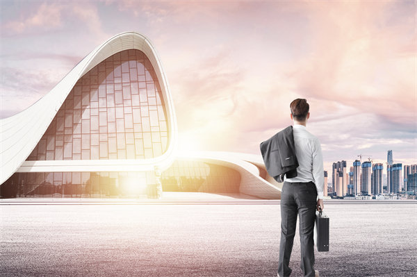 面對人才流失問題，企業(yè)應(yīng)如何改進(jìn)人力資源策略？