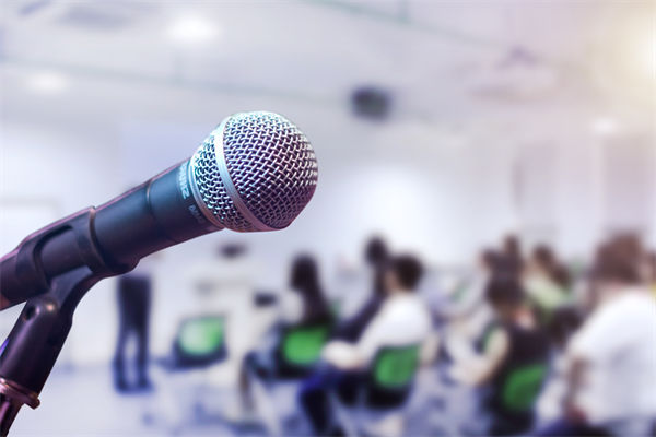 如何確保薪酬績效體系公平透明，增強(qiáng)員工信任？