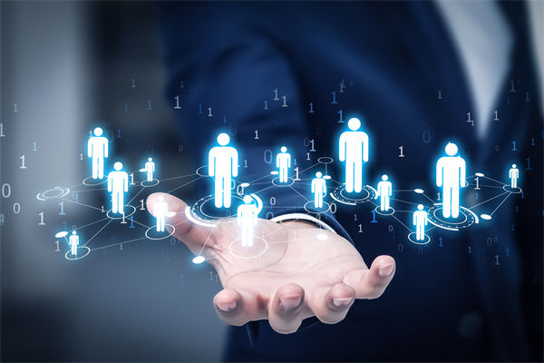 面對(duì)市場(chǎng)快速變化，組織規(guī)劃如何保持靈活性與前瞻性？