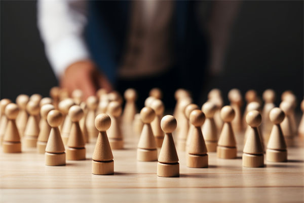 資源分配時，組織規(guī)劃如何平衡各部門需求與整體目標？