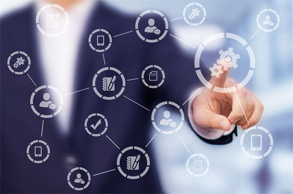 集團管控過程中，如何確保信息的準確傳遞與共享？