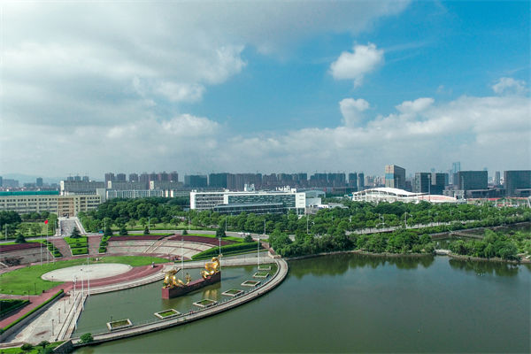 南昌戰(zhàn)略咨詢公司如何為企業(yè)定制長遠發(fā)展規(guī)劃？