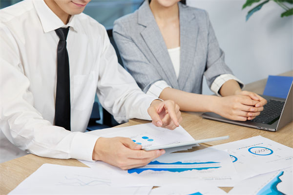 如何利用薪酬績(jī)效激勵(lì)，促進(jìn)跨部門合作與協(xié)調(diào)？