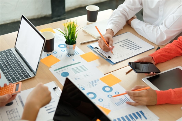 薪酬體系混亂員工怨聲載道，薪酬咨詢?nèi)绾螕軄y反正？