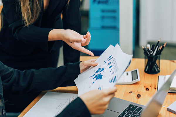 預(yù)算編制時，如何確保數(shù)據(jù)真實，避免信息失真問題？