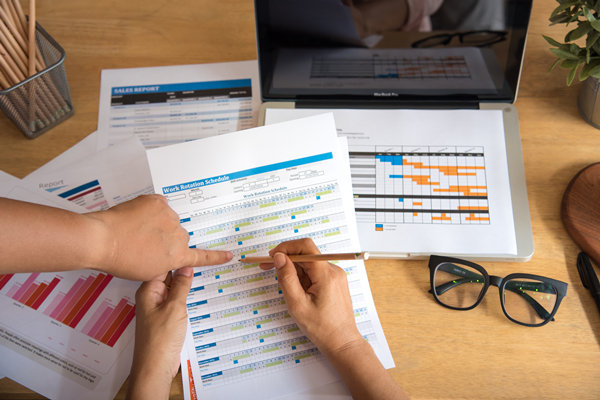 在薪酬績效管理中，如何融入員工個人發(fā)展計劃？