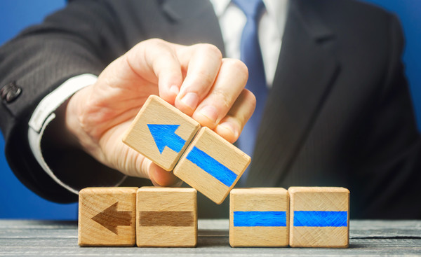 戰(zhàn)略迷茫，方向難尋，如何借戰(zhàn)略咨詢精準(zhǔn)定位企業(yè)航向？