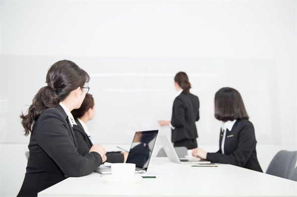 員工培訓無效、成長慢，人力資源管理怎樣定制高效方案？