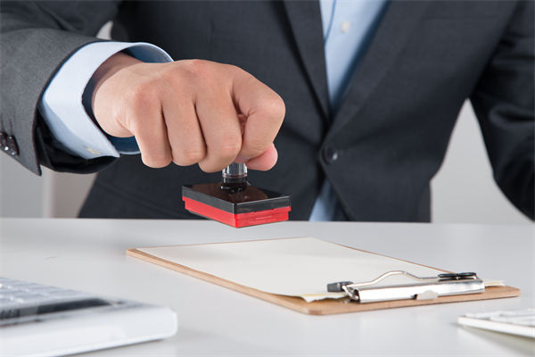 5月10日起結(jié)婚離婚不需要戶口本，人力資源怎么看？