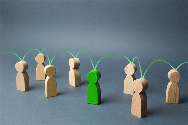 戰(zhàn)略執(zhí)行層層衰減，集團管控如何確保目標精準落地？