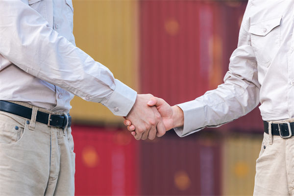 美線貨運訂艙就像“搶票”，制造業(yè)有什么看法？