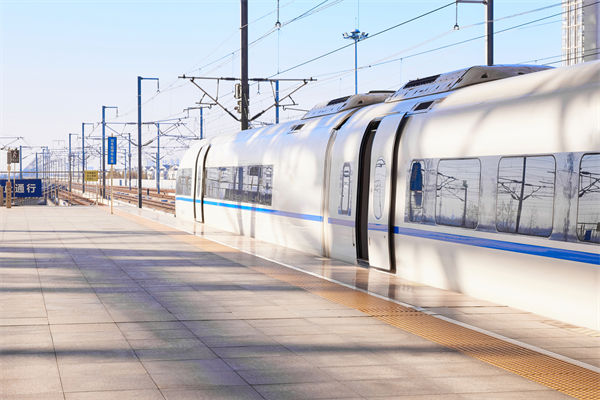 美國(guó)為什么沒有中國(guó)那樣的高鐵？是哪些方面限制了？