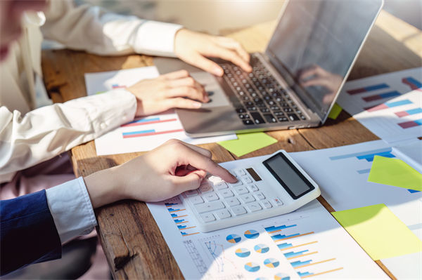 榴蓮價(jià)格暴跌50%，有人買了50箱，預(yù)算管理怎么看？